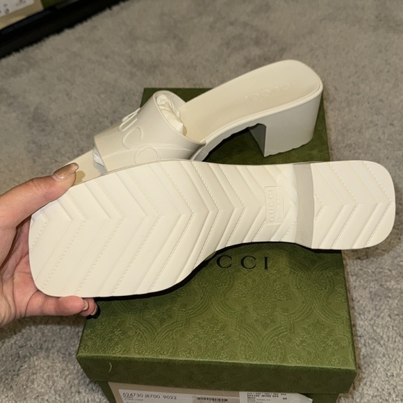 Gucci Rubber Sandal Mystic White! - Picture 4 of 4
